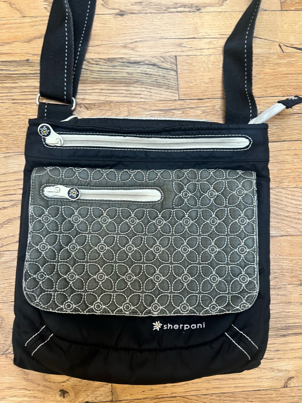 Crossbody Bag with Cream Trim, Sherpani